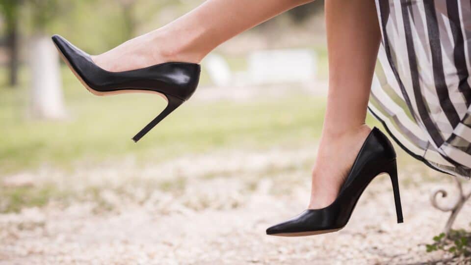 Wearing heels while pregnant – is it safe? | BabyCenter